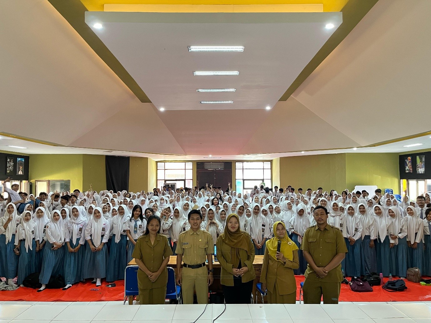 BKK SMKN 10 SURABAYA SOSIALISASIKAN TENTANG BURSA KERJA KHUSUS DAN TRACER STUDY KEPADA CALON ALUMNI SMKN 10 SURABAYA 