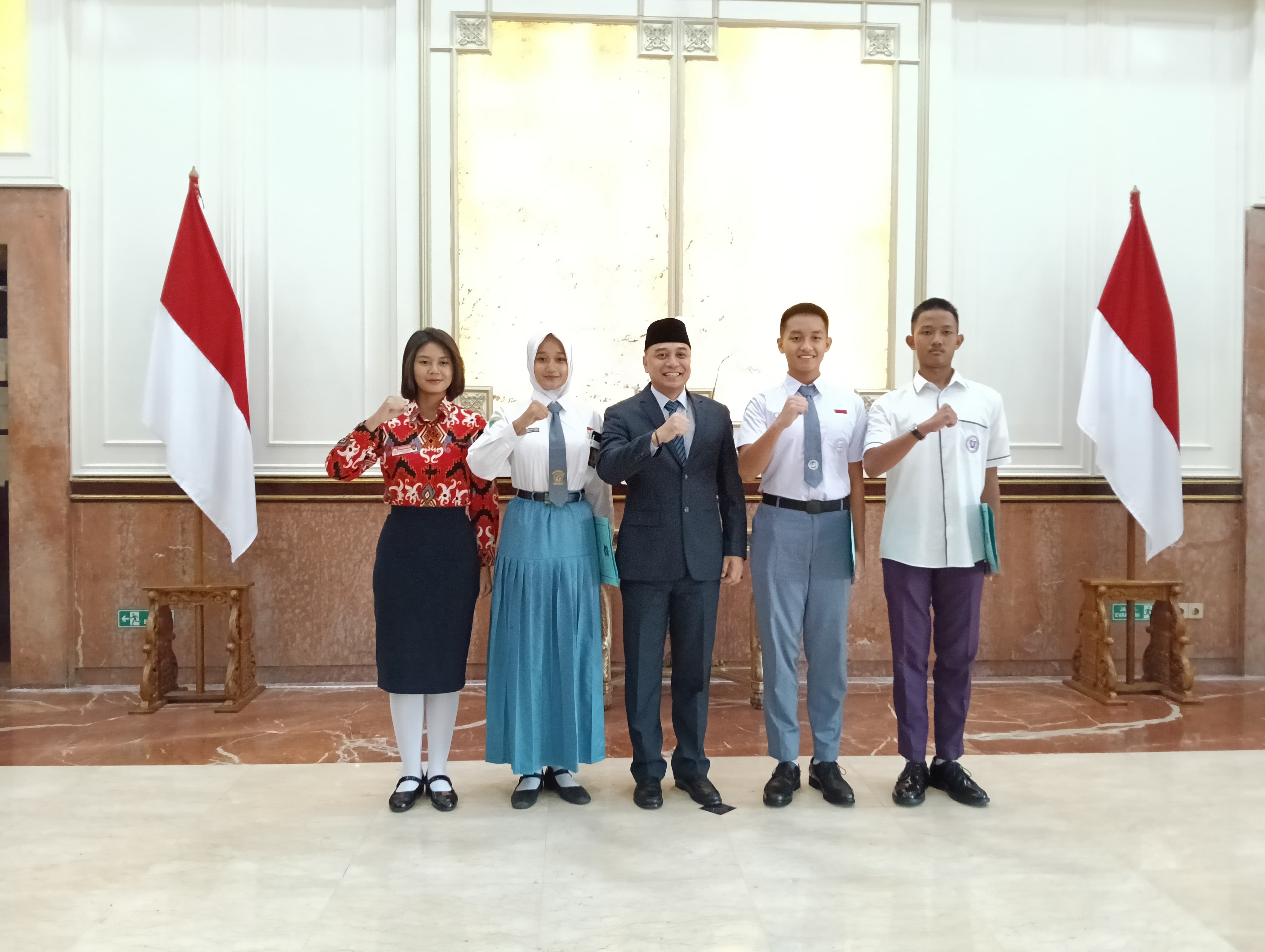 SMEKTEN HEBAT BERPRESTASI